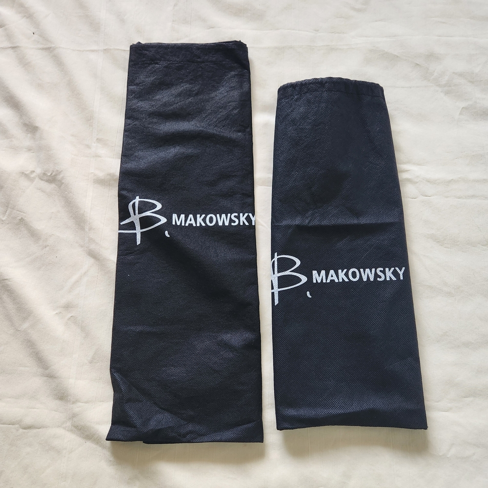 B, Macowsky Black/white Dust Bag
Pre-Owned